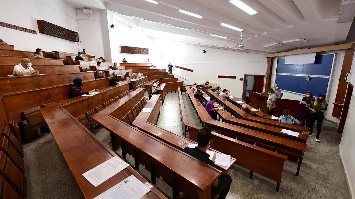 Açık öğretim yaz okulu sınavları tedbirlerle yapıldı