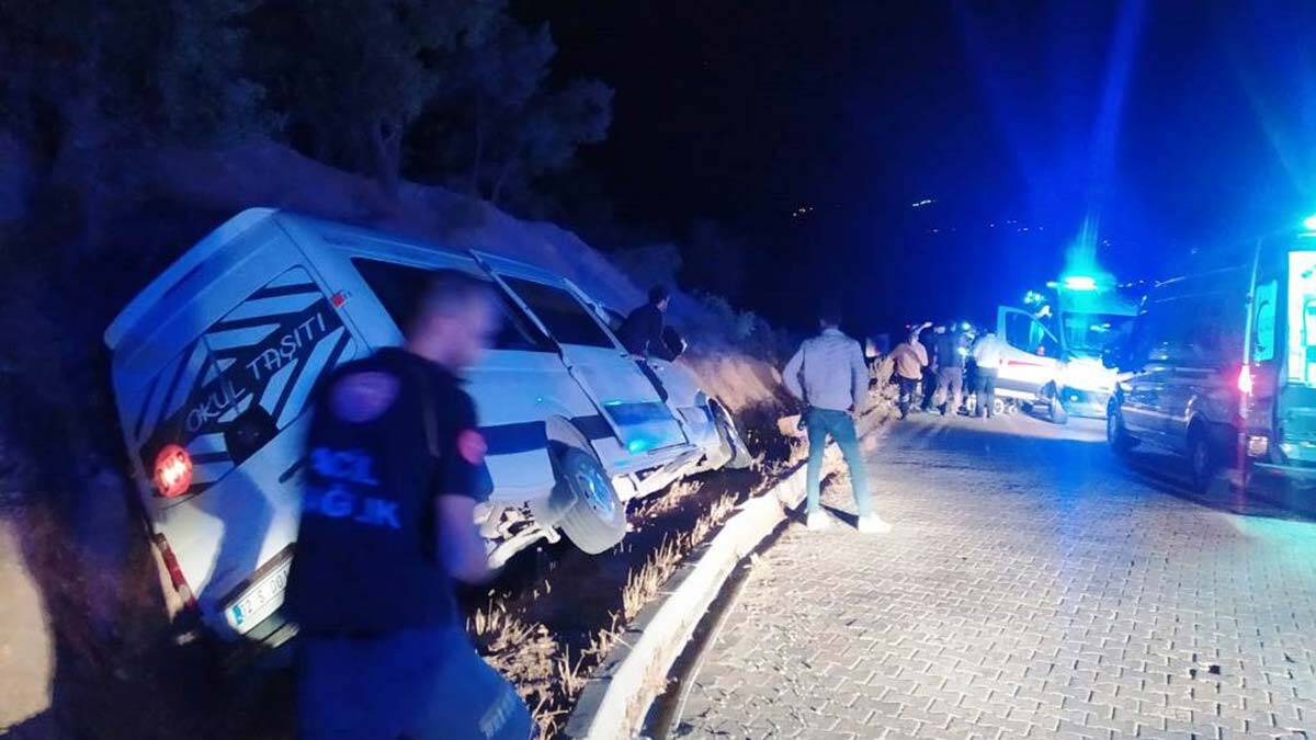 Adıyaman'da minibüs devrildi: 10 yaralı