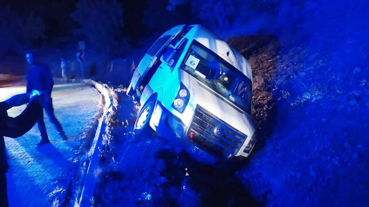 Adıyaman'da minibüs devrildi: 10 yaralı