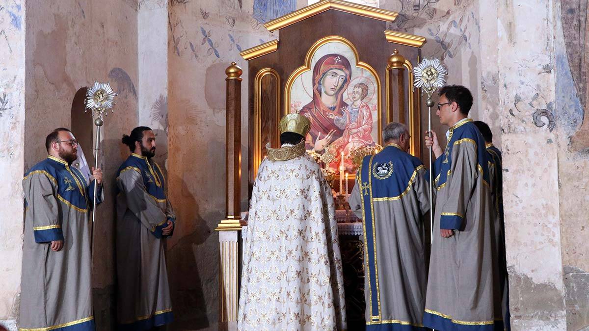 Akdamar Kilisesi'nde 9'uncu ayin