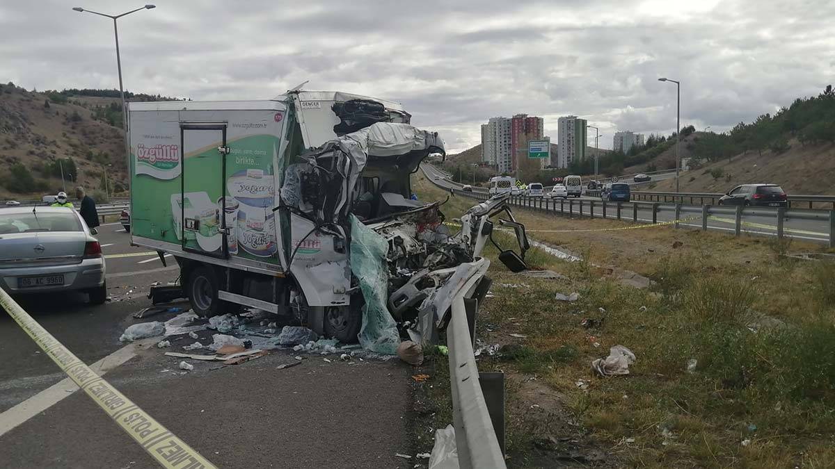 Ankara'da zincirleme kaza: 1 ölü, 2 yaralı