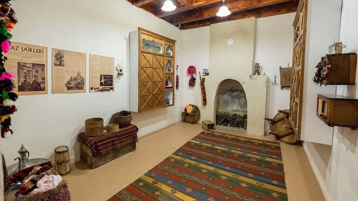 Aşık Veysel'in müze evine ziyaretçi yoğunluğu