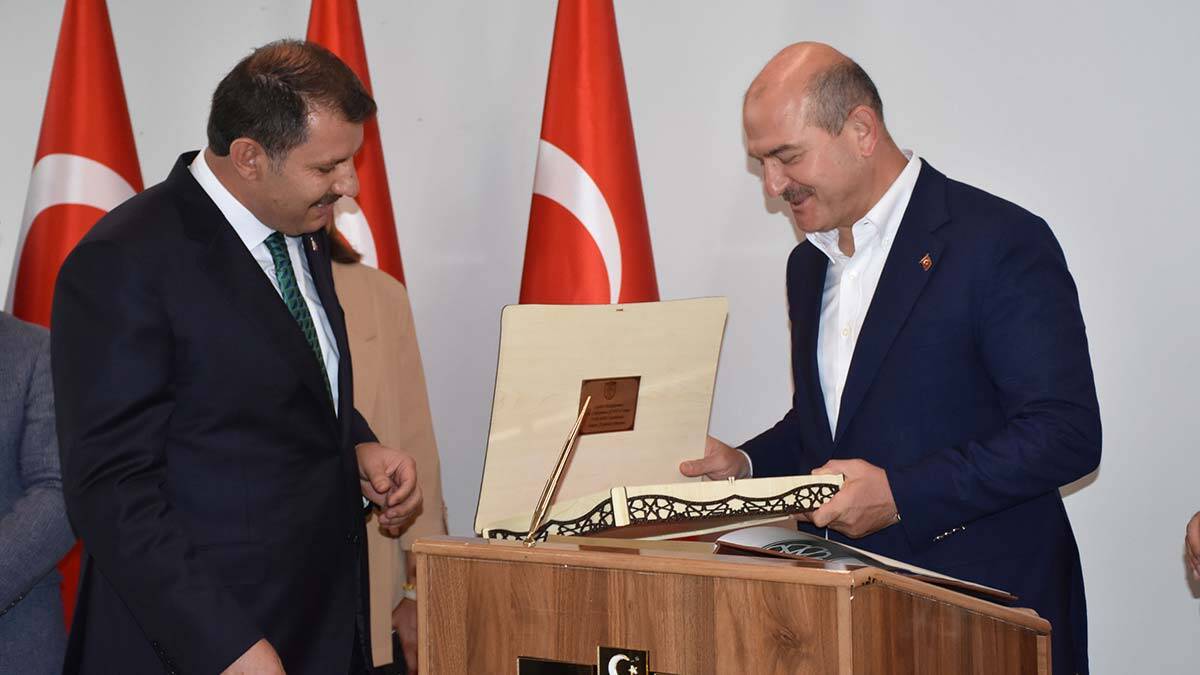 Soylu Sivas'ta şehit annesinin cenazesine katıldı