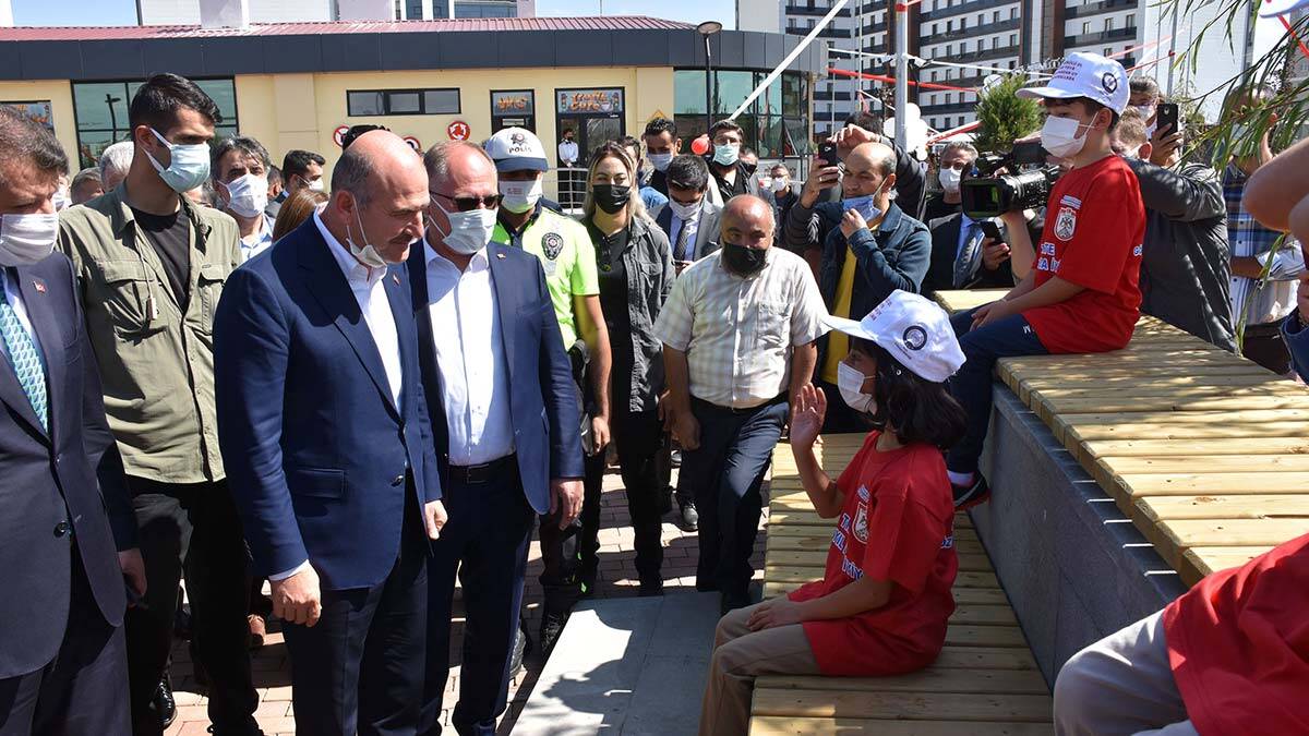 Soylu Sivas'ta şehit annesinin cenazesine katıldı