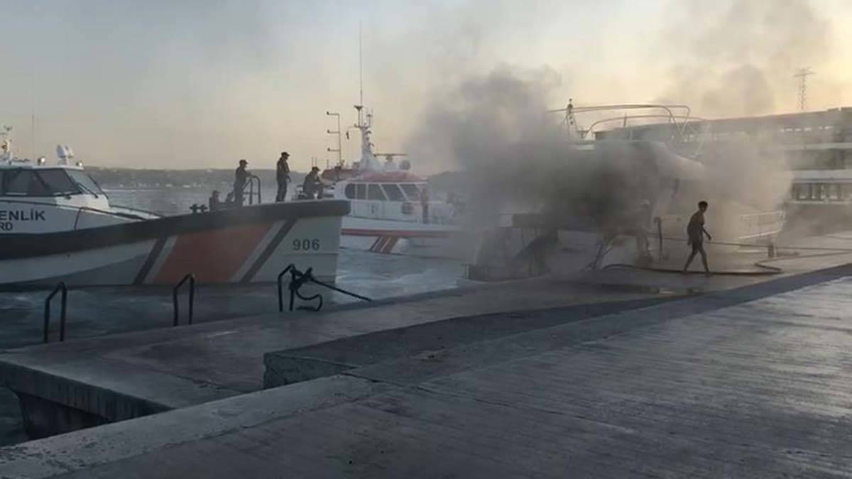 Bebek açıklarında tekne yangını