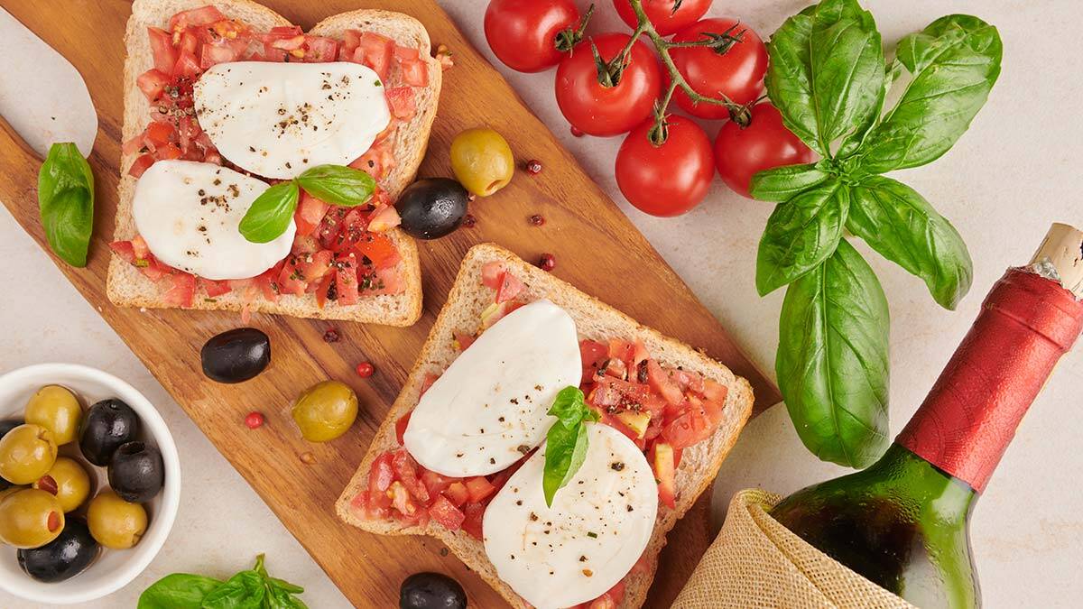 Diyetisyen Fatma Altıntaş Kaplan, koronavirüs nedeniyle azalan fiziksel aktivite ve değişen beslenme alışkanlıklarının değiştiğini belirterek "Akdeniz tipi beslenme ile kalp sağlığını koruyun" dedi.