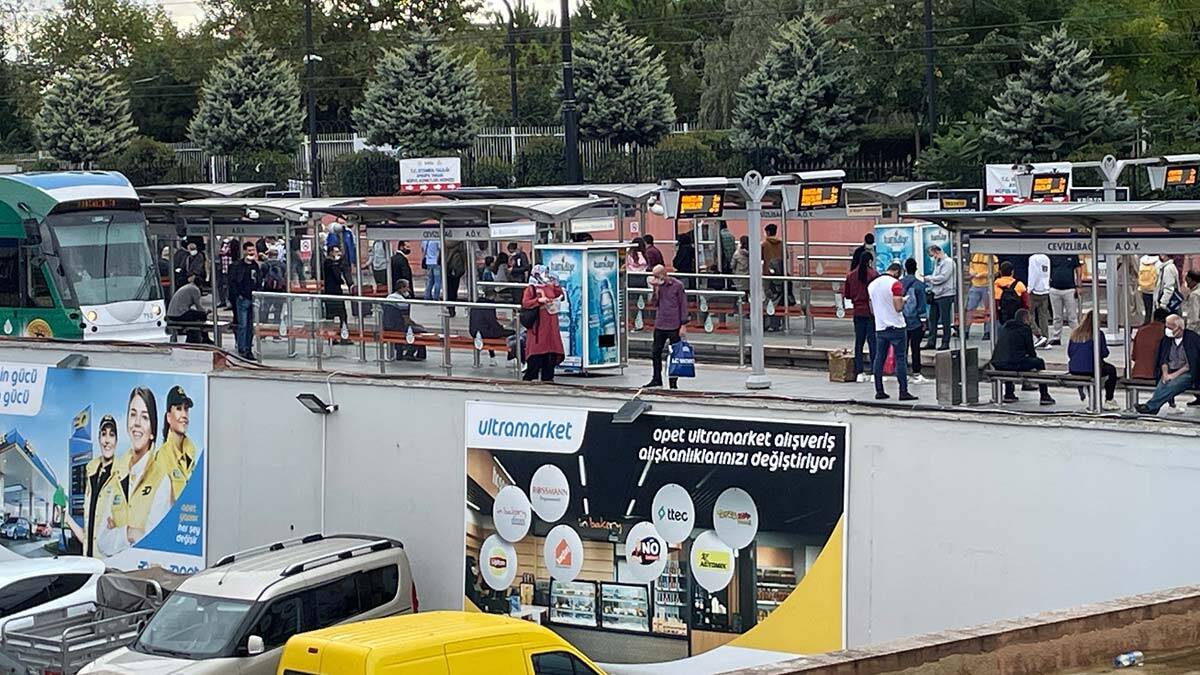 Cevizlibağ'da toplu taşımada yoğunluk