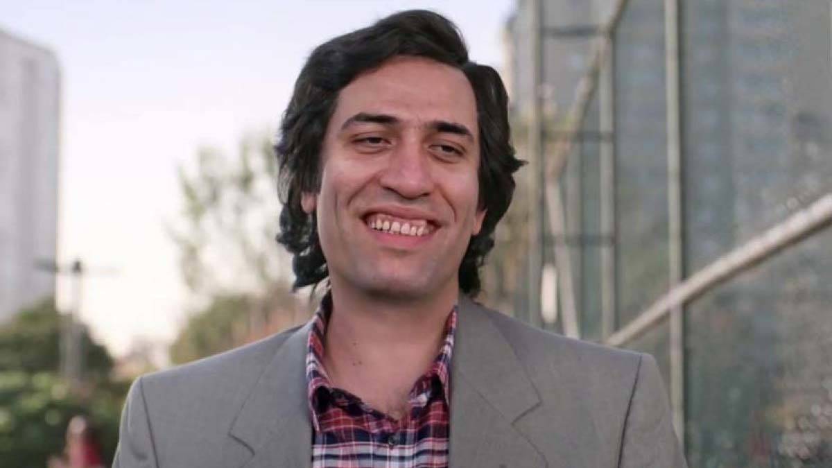 Ünlü olmak gerçekte ne demek bir başarı sanat ya da benzer bir durumda halkın gözü önünde değer kazanarak yer edinmek olduğu gibi bir rekor spor farklı bir kategoride özgün olarak da ünlü olabilirsiniz. 