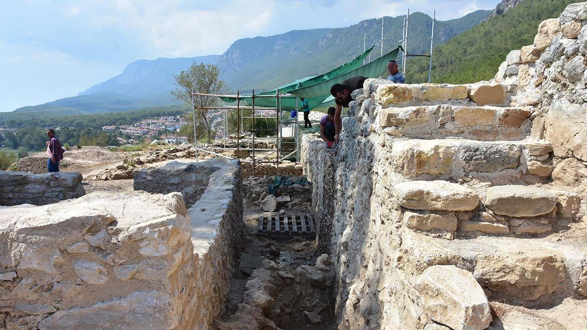 Doğu Roma'dan kalma kaledeki buluntular ilgi görüyor