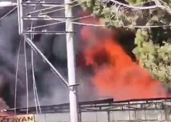 Edremit'te iş yeri yangını; baba öldü, oğlu ağır yaralı