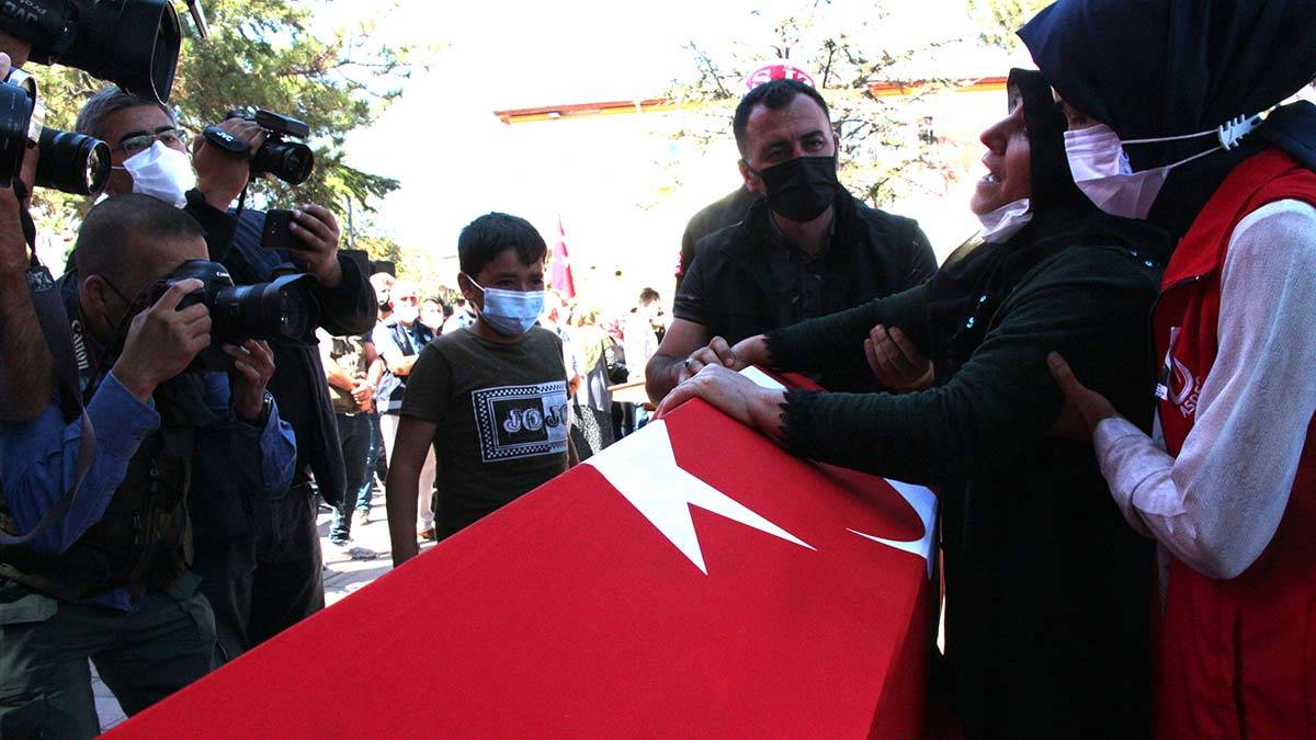 Suriye'nin El Bab kentinde PKK/YPG’li teröristlerin roketatarlı saldırısında şehit olan Piyade Uzman Çavuş Muammer Yiğit'e, son veda.