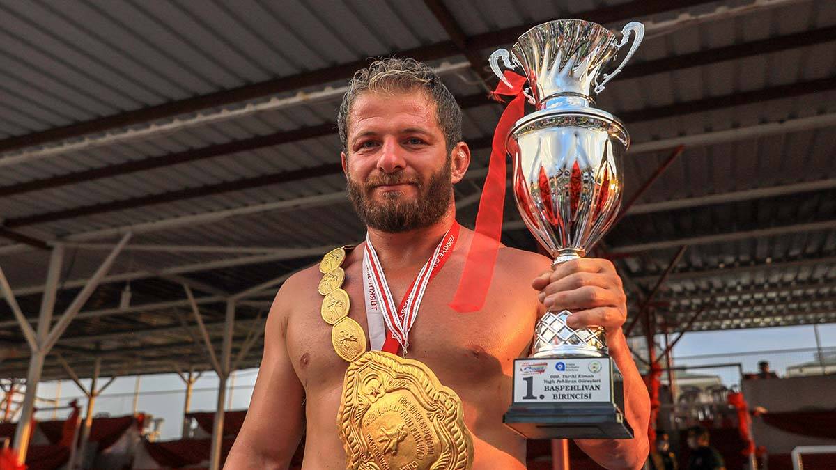 Elmalı’nın başpehlivanı İsmail Balaban oldu