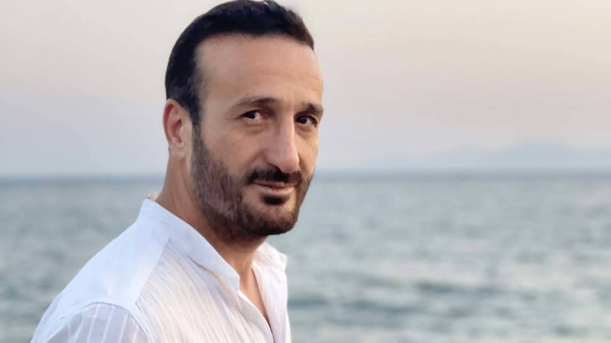 Enis Timuçin’in Katmanlar (Sen Kimsin?) kitabı çıktı