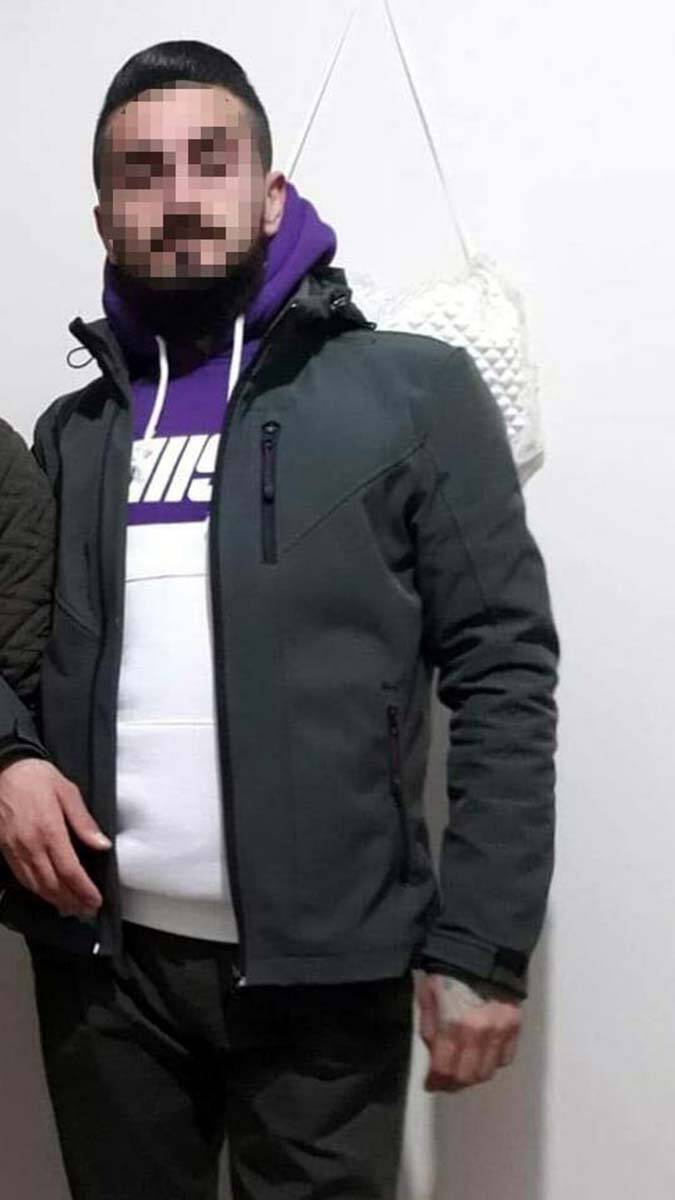 Eşi ve oğlunu üzerine kolonya dökerek yaktı