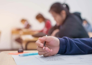 Üniversite gençliği hayata mutsuz başlıyor