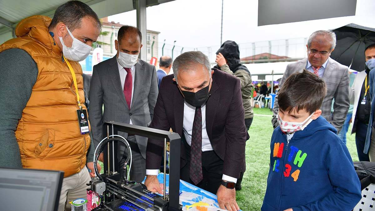 Fatih 4007 TÜBİTAK Bilim Şenliği başladı