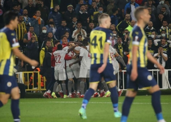 Fenerbahçe Olympiakos maçında kayboldu