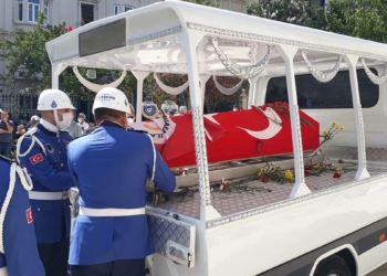 Ferhan Şensoy'un cenazesi Teşvikiye Camii'ne getirildi