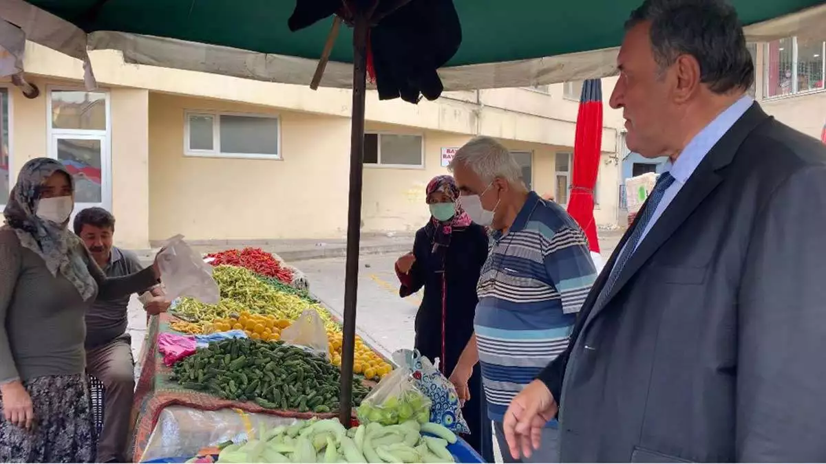 Vatandaş fileyi dolduramadan pazardan çıkıyor