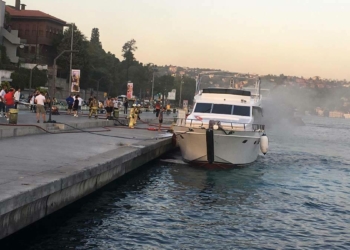 Bebek açıklarında tekne yangını