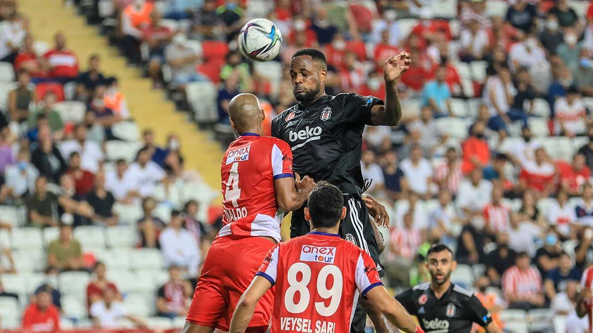 Şampiyonlar Ligi dönüşü hem taktiksel hem de sakatlıklardan dolayı rotasyonlu bir kadro ile çıkan Beşiktaş, ilk yarı tel tel döküldüğü maçı usta ayakları ve müthiş istek ve azmi ile kazanmasını bildi.