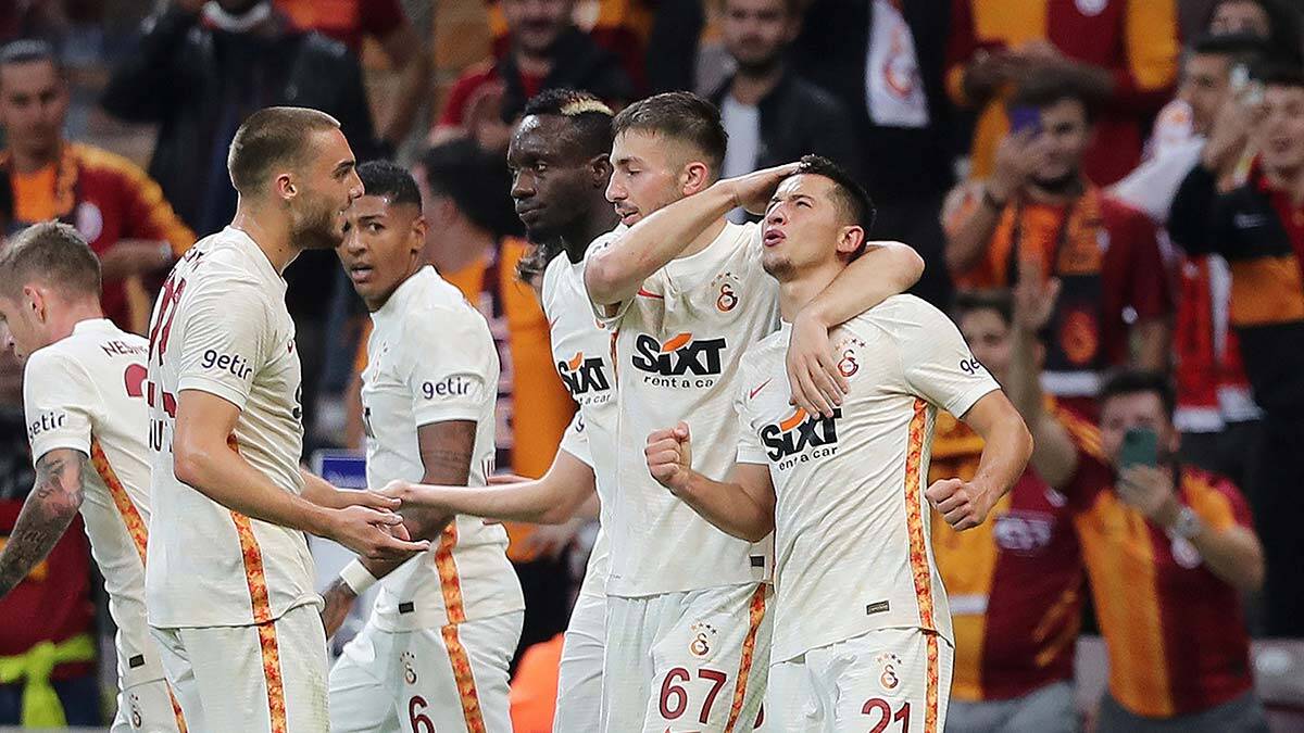 Galatasaray Göztepe'yi 2-1 yendi