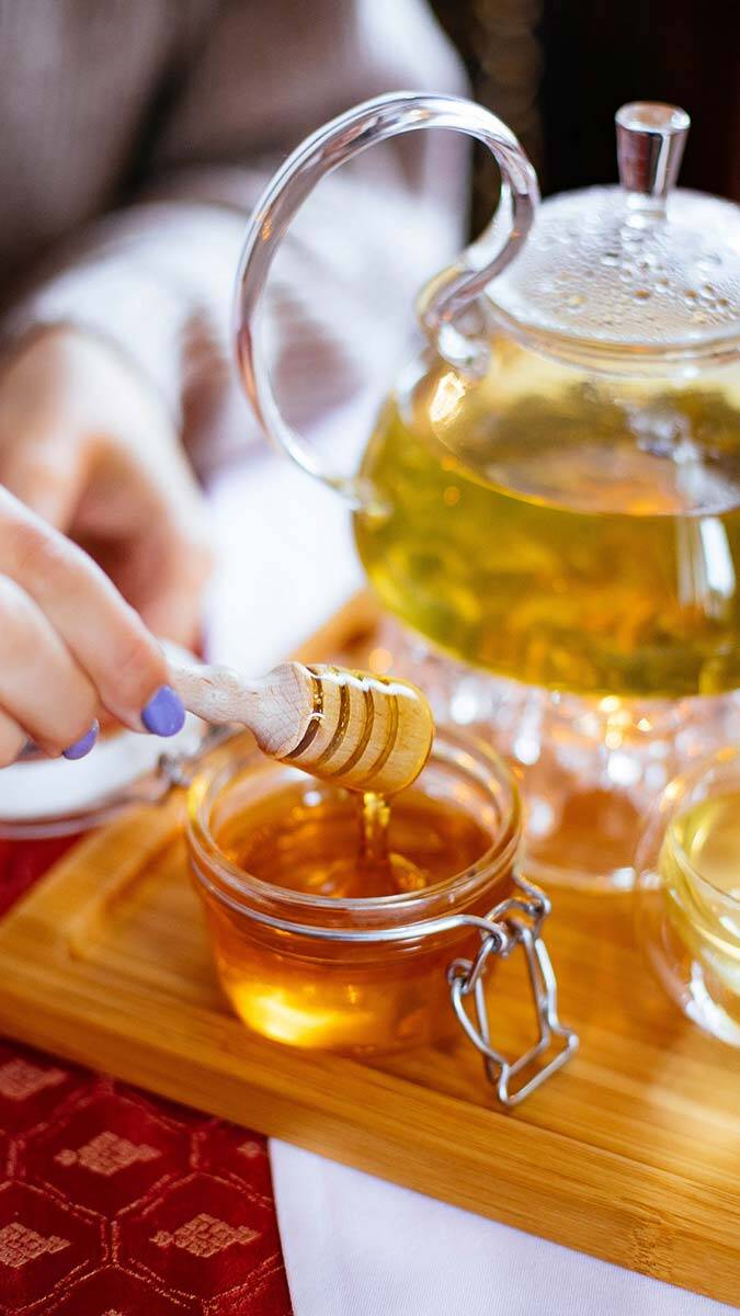 Ham balı çocuklarınızın kahvaltı sofralarından eksik etmemeyi ve her sabah çocuklara 1 kaşık bal yedirmeyi ihmal etmeyin.