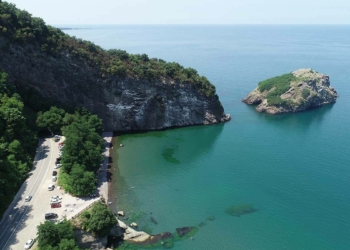 Hoynat Adası çevresi çöpten arındırıldı