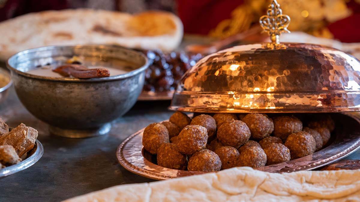 İçli köfteyi andıran tonus köftesi