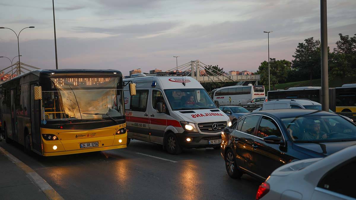 Ambulansların trafik çilesi bitmiyor