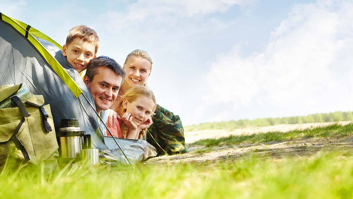 Ne biz kargayız ne yavrumuz bizden farklı bir cins. Kargaya yavrusu şahin görünürmüş, görünmesin yavrularımız kendisi gibi, biz gibi görünsün.