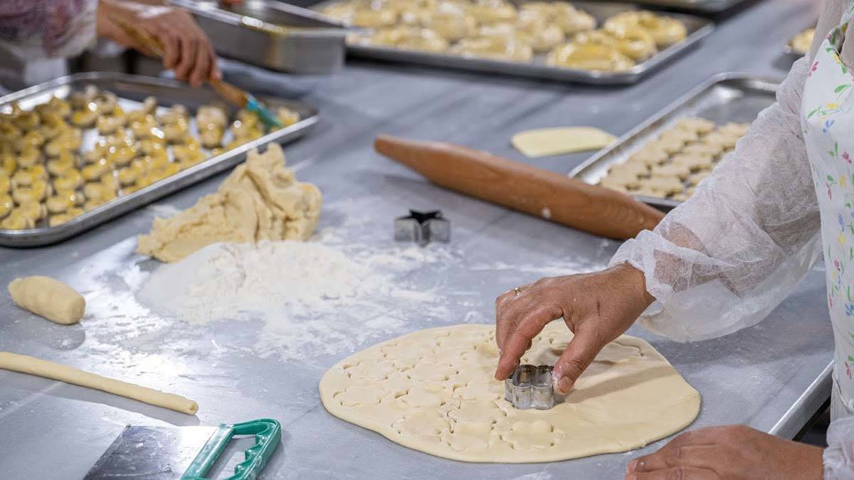 Kadın kooperatifi ilçenin ilk pastanesini açtı • Haberton