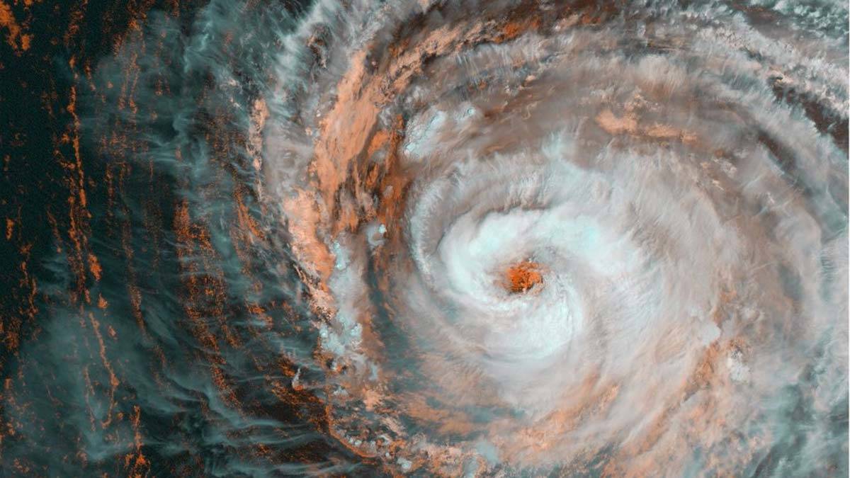 Larry Kasırgası uzaydan görüntülendi