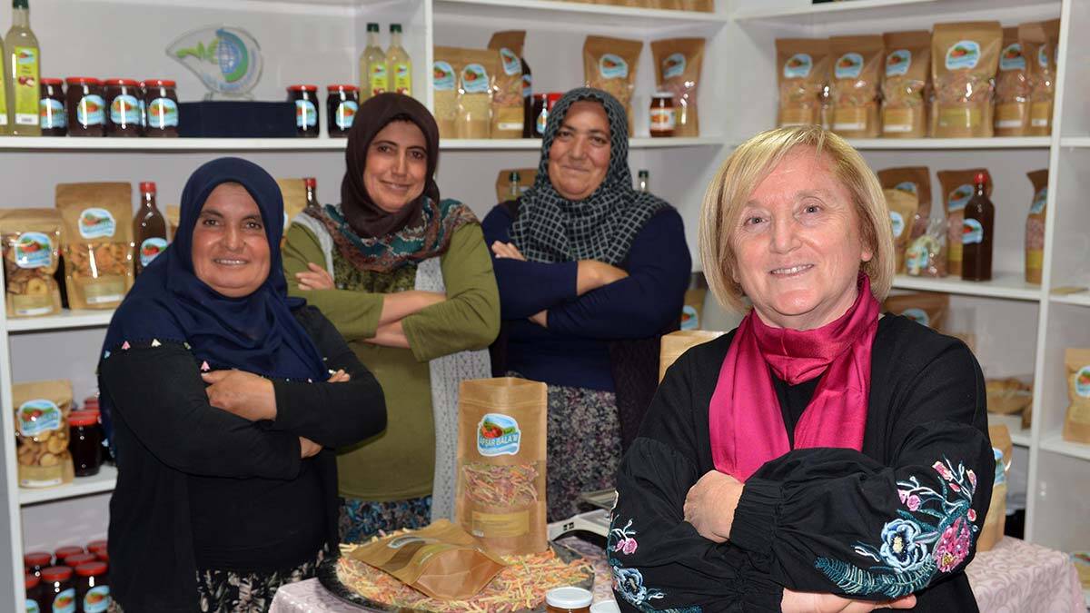 Ankara'da danışmanlık şirketi bulunan emekli kimya mühendisi Figen Ar (59), 2014 yılında yakalandığı kanseri yendi kooperatifinde hemcinslerine iş imkanı sağladı.