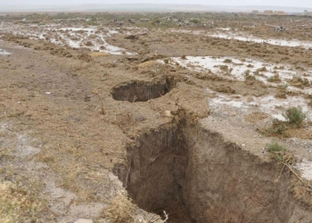 Konya'da yaylada dev yarıklar oluştu