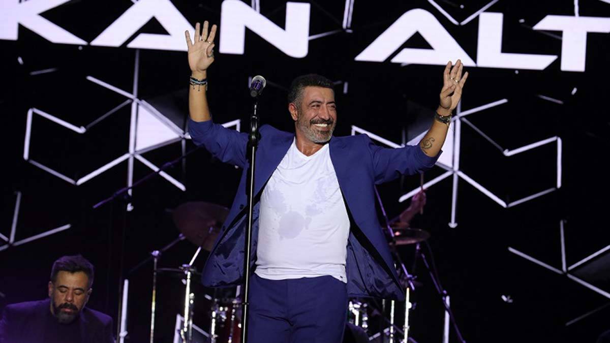 Kuruçeşme Açıkhava Konserleri önceki akşam arabesk müziğin güçlü yorumcusu Hakan Altun ve Hüsnü Şenlendirici’yi ağırladı.