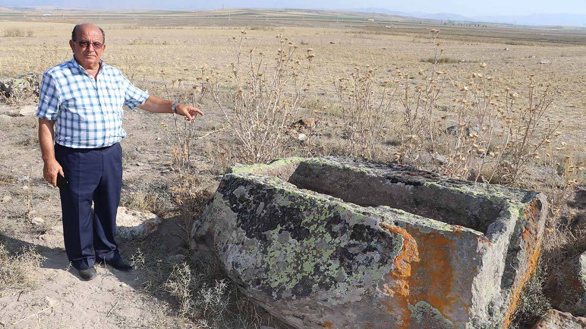 Roma dönemi kaya mezarlarda defineci tahribatı