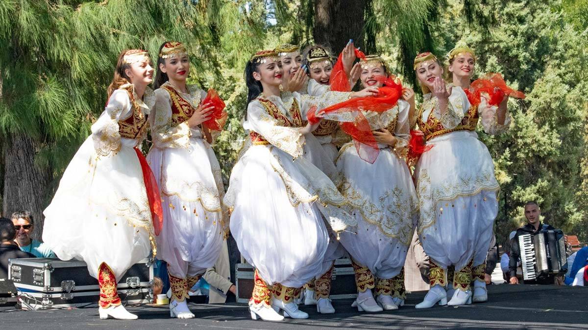 25 Eylül’de renkli görüntülerle başlayan festival 28 Eylül-2 Ekim tarihleri arasında ilçelerde devam edecek.