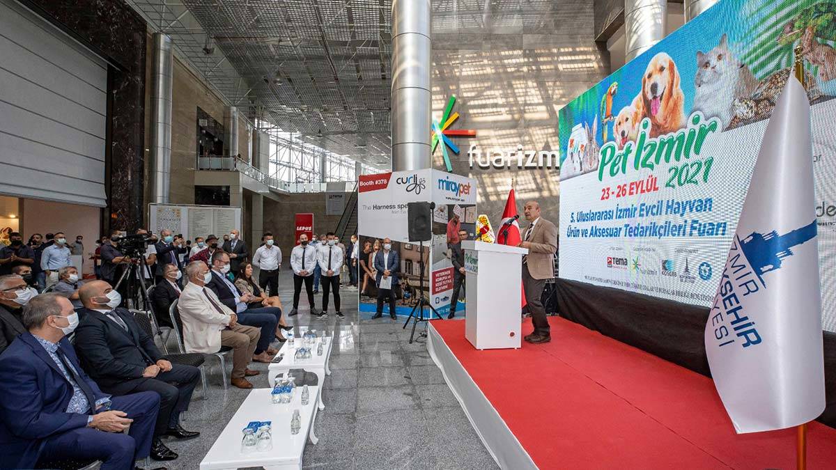 Başkan Soyer, Pet İzmir 2021’in açılışında konuştu: Soyer, “Can dostlarımıza merhamet değil adalet borçluyuz” dedi.