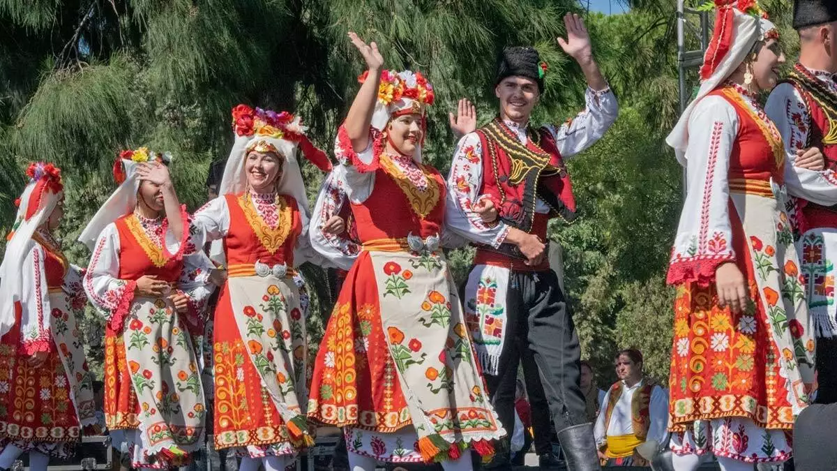 Balkan halk dansları rüzgârı devam ediyor