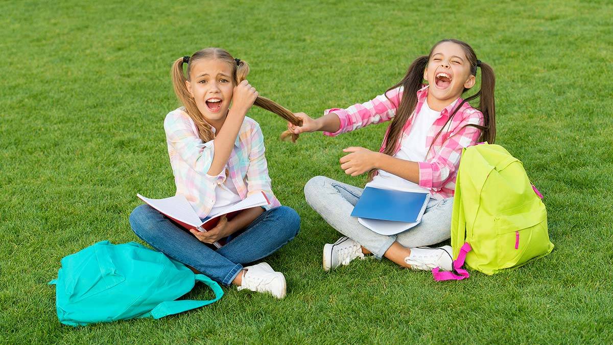 Çocuklarda akran zorbalığı, güç eşitliğinin olmadığı, süreklilik gösteren zarar verici veya rahatsız edici saldırgan davranışları tanımlamak üzere kullanılır. 