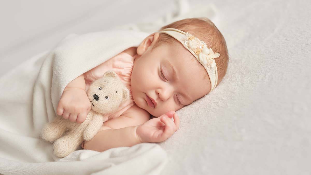 Uyku, bebeklik ve çocukluk çağında en az beslenme kadar önemlidir. Düzenli bir uyku çocuğun beslenmesi kadar gelişimi içinde çok önemlidir. Çocuklarda uyku eksikliği ve sonuçları.