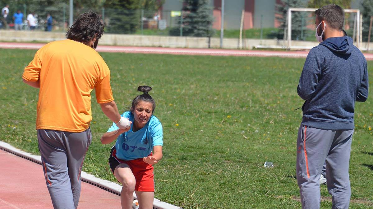 Spor Bilimleri Fakültesi'nde bayıltan sınav 