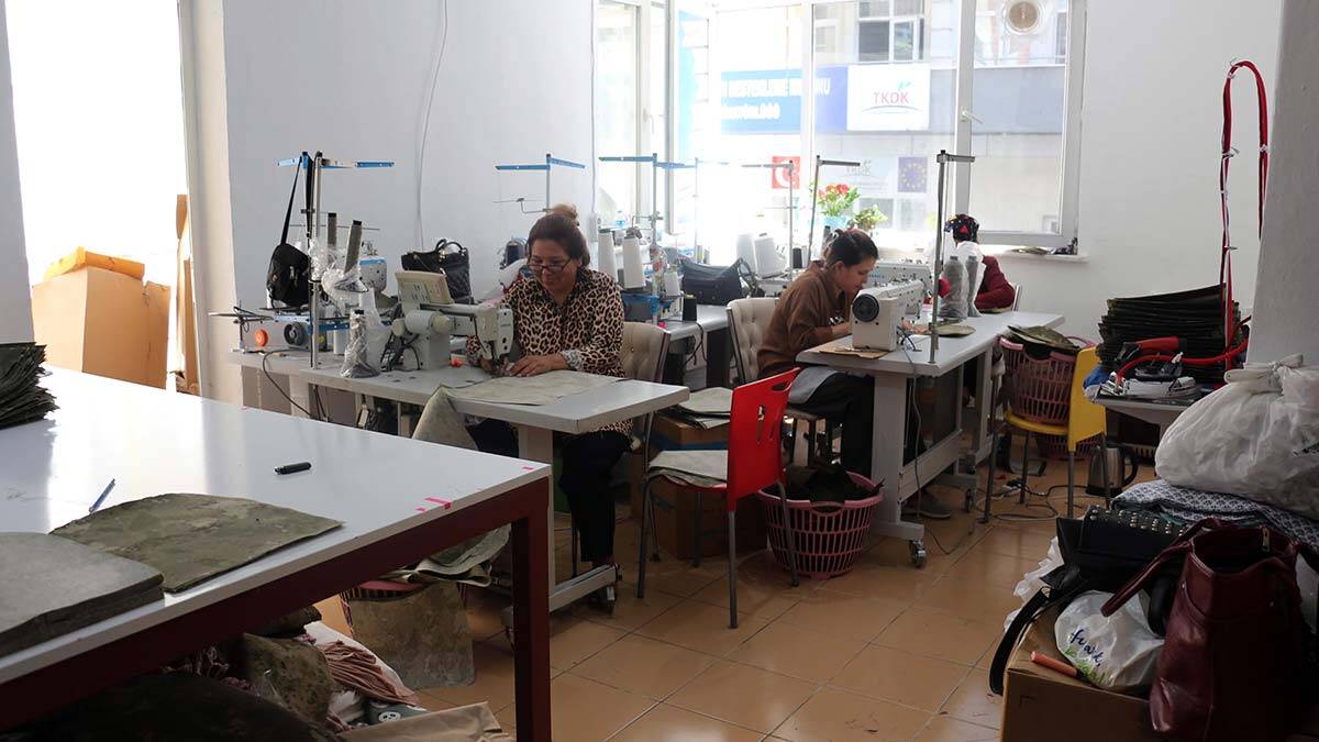 Tuğçe, KOSGEB desteği ile atölyesini büyüttü