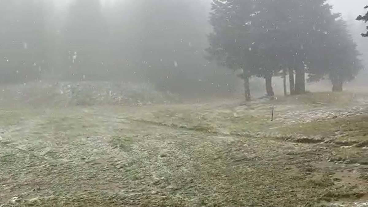 Uludağ'a kar yağdı