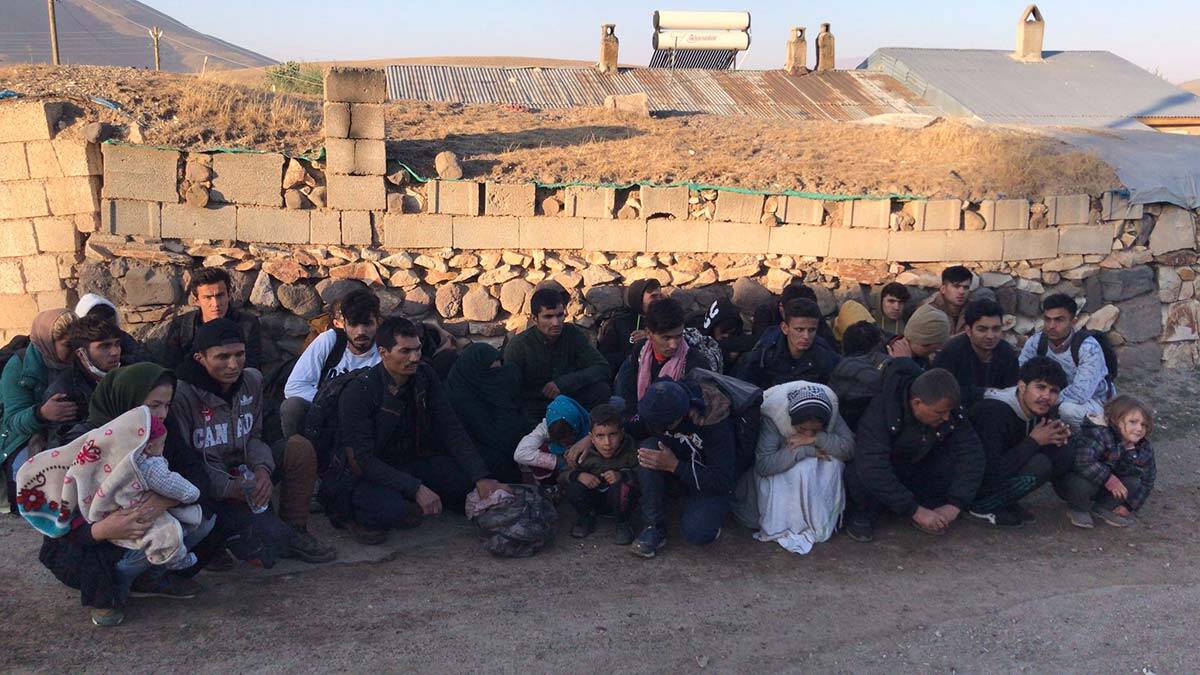 Afganistan uyruklu 40 kaçak göçmen yakalandı