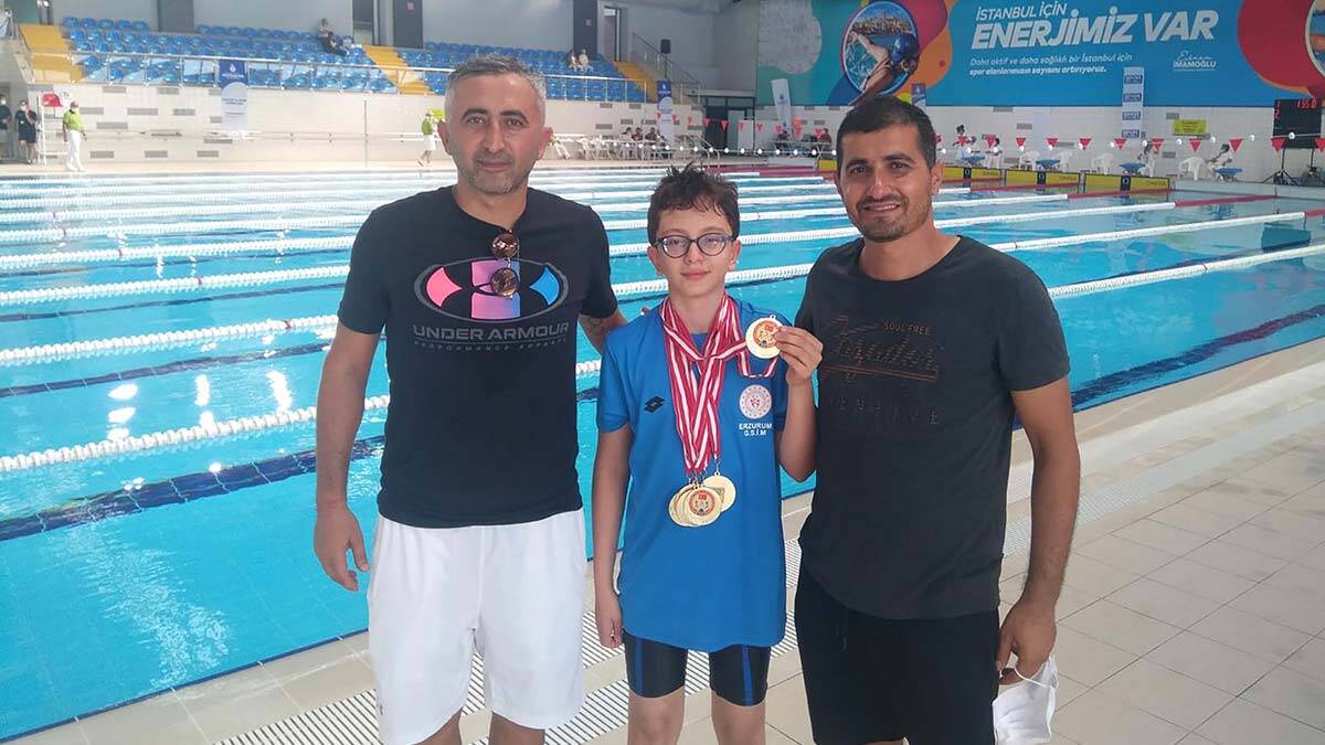 Yaman Rüzgar yüzmede rekor üstüne rekor kırdı