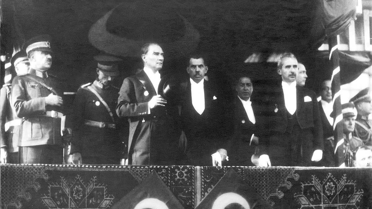 "29 Ekim Cumhuriyet Bayramı" bağımsızlık yolu