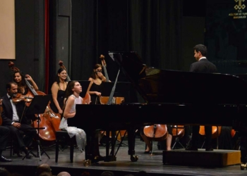 13 yaşındaki İlyun, Mozart'ın konçertosunu çaldı