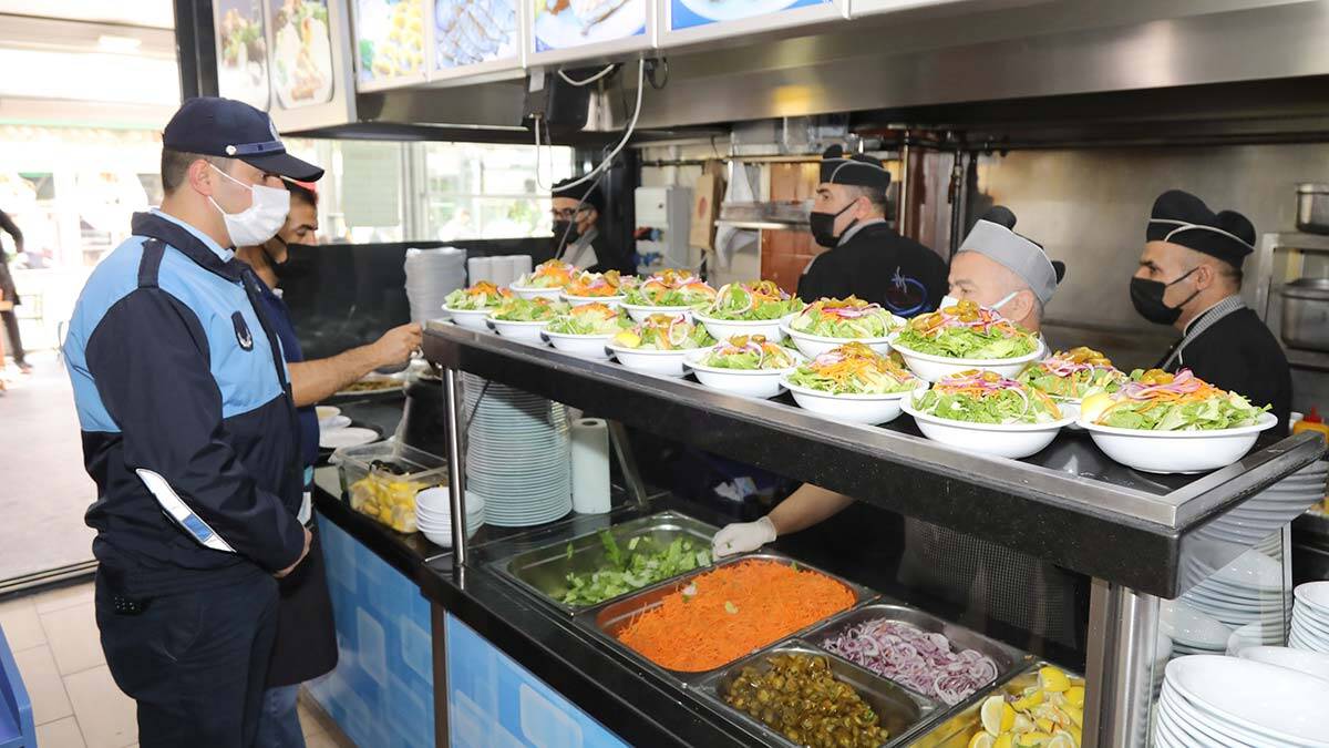 Çankaya Belediyesi Zabıtası esnafın yanında